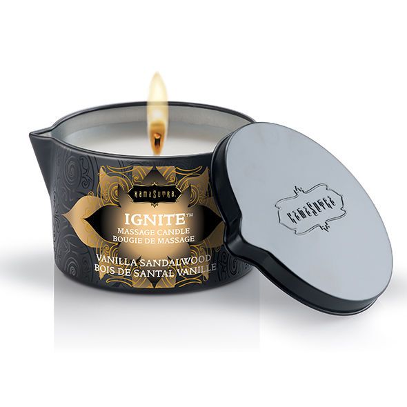 Candela da massaggio Kamasutra 'Ignite' Vaniglia Sandalo, accesa, con coperchio.
