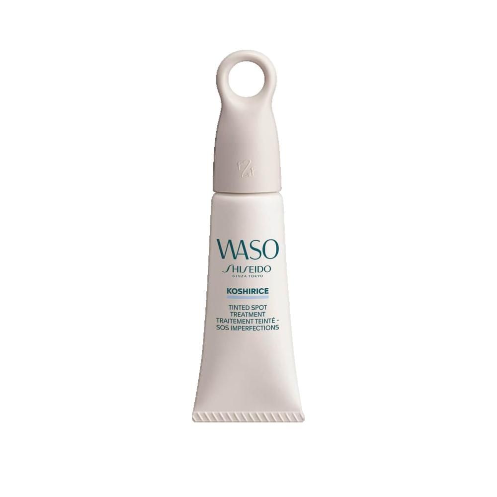 Tubo beige con manico ad anello. Scritta: WASO, Koshirice, Tinted Spot Treatment. Sfondo bianco.
