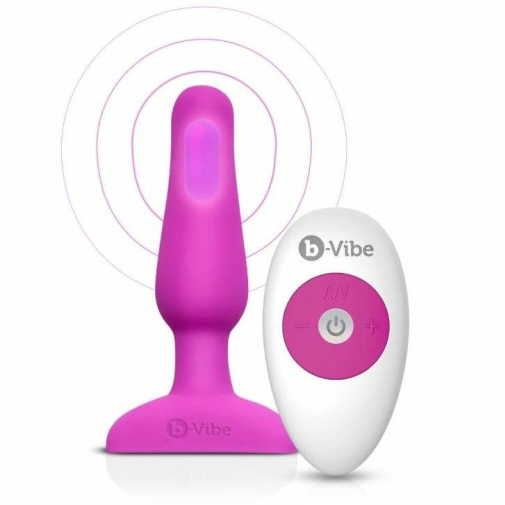 Plug fucsia con telecomando. Telecomando bianco con pulsanti. Marchio b-Vibe visibile su entrambi i prodotti. Onde radio disegnate.
