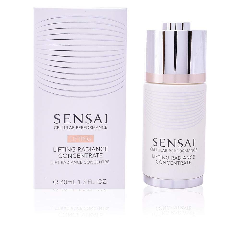 Flacone e confezione bianchi con logo Sensai e nome del prodotto. Tappo argentato. Testo: Lifting Radiance Concentrate.