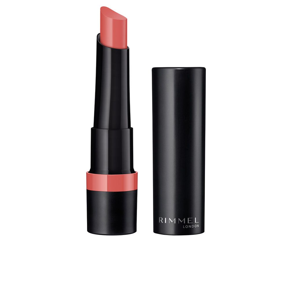 Rossetto rosa con astuccio nero e cappuccio. Il rossetto è parzialmente estratto. Scritto Rimmel London sull'astuccio.