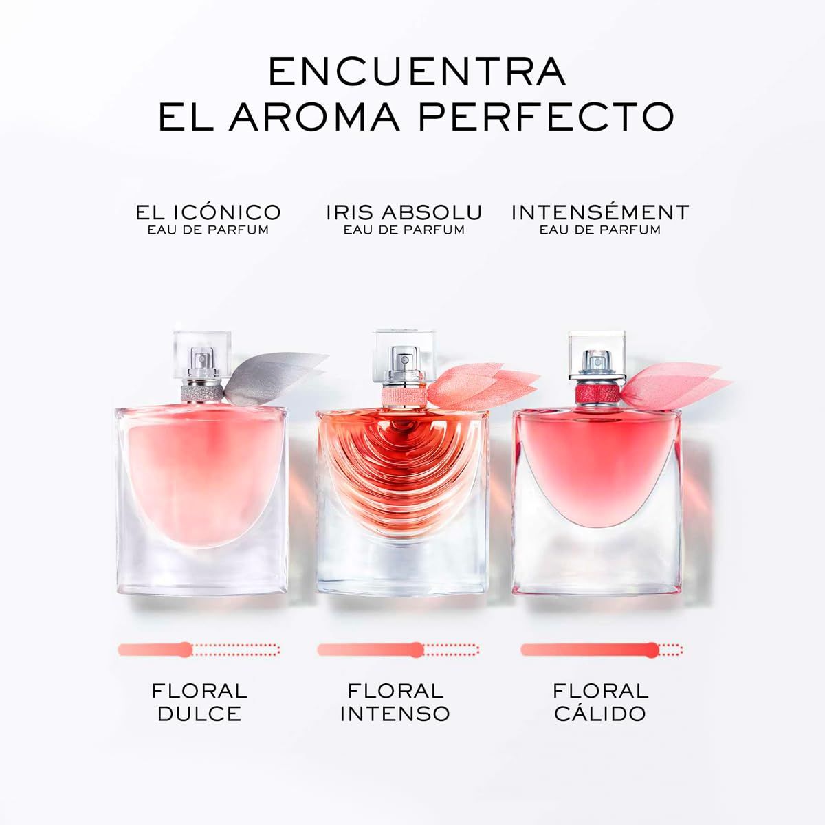 Tre flaconi quadrati in vetro con liquido rosa. Vaporizzatori argentati, ornamenti e fiocchi rosa. Testo: El icónico, Iris Absolu, Intensement.