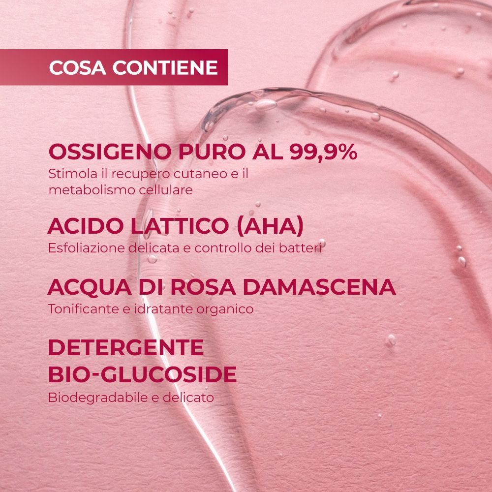 Primo piano di liquido rosa con testo. Testo: Ossigeno puro al 99,9%, acido lattico, acqua di rose di Damasco, detergente bio-glucoside.
