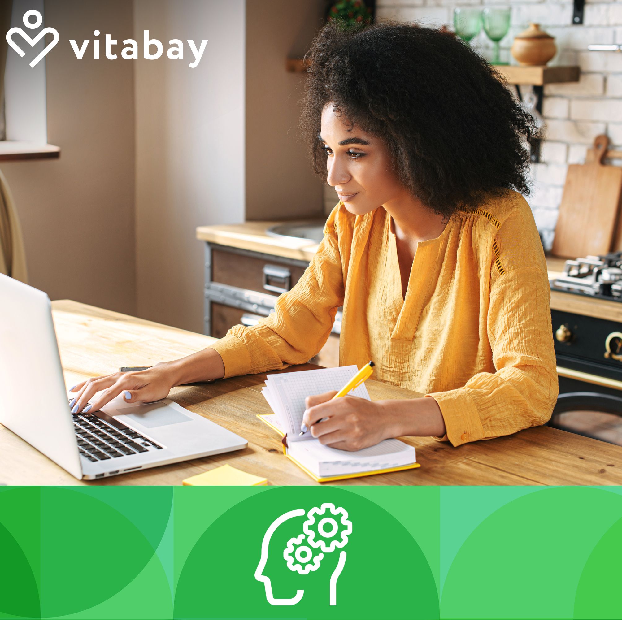 Donna che lavora al laptop, simboleggia concentrazione con Vitabay Roter Panax Ginseng Extrakt.