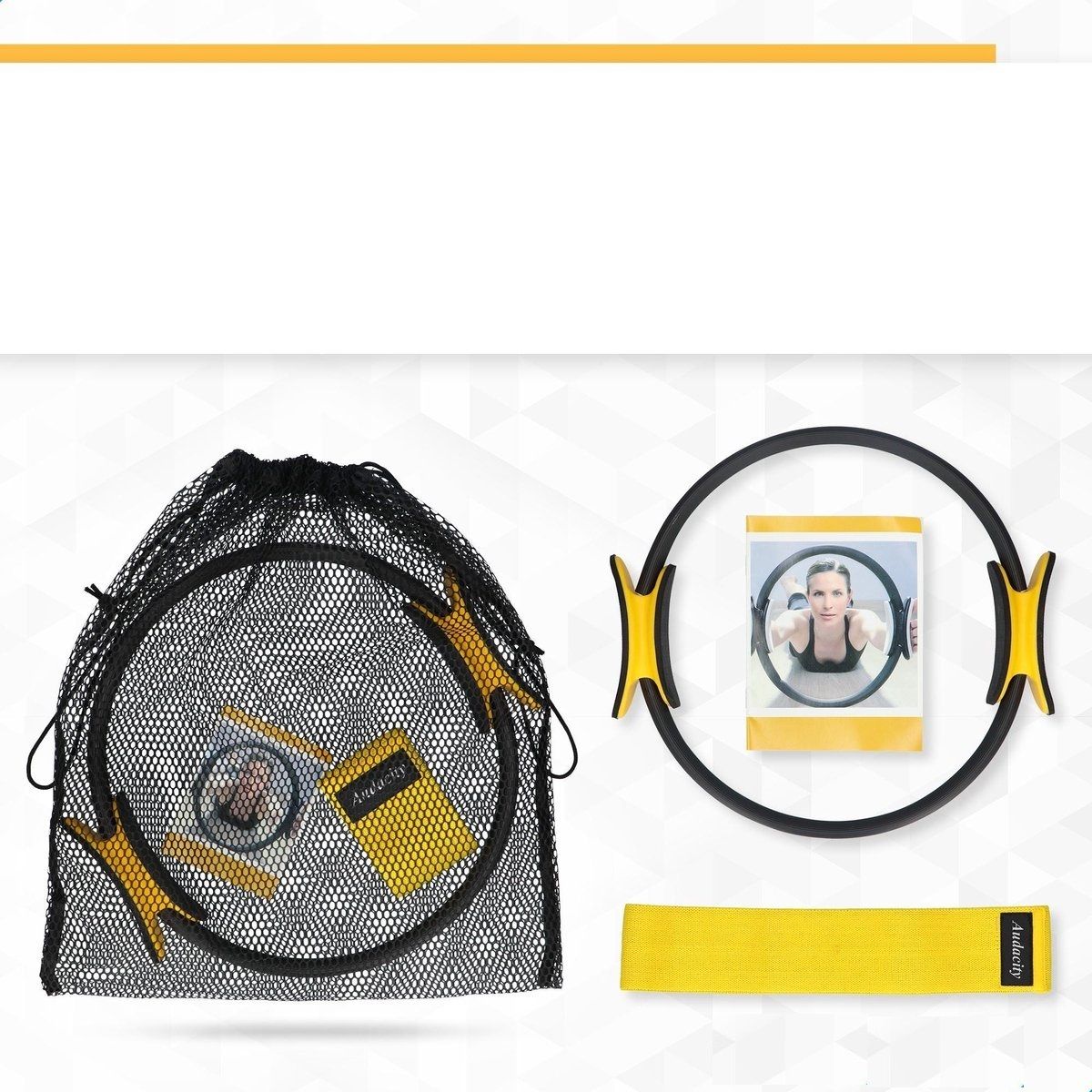 Anello Pilates, fascia elastica e accessori in sacca a rete nera. Anello con maniglie gialle. Fascia elastica gialla.