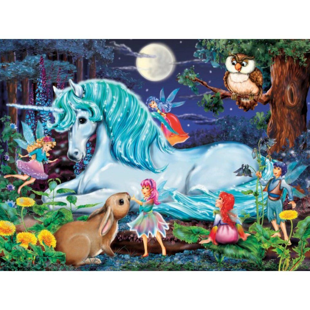 Puzzle con unicorno, fate, coniglio e gufo nella foresta. Luna piena nel cielo notturno. Pezzi non visibili.
