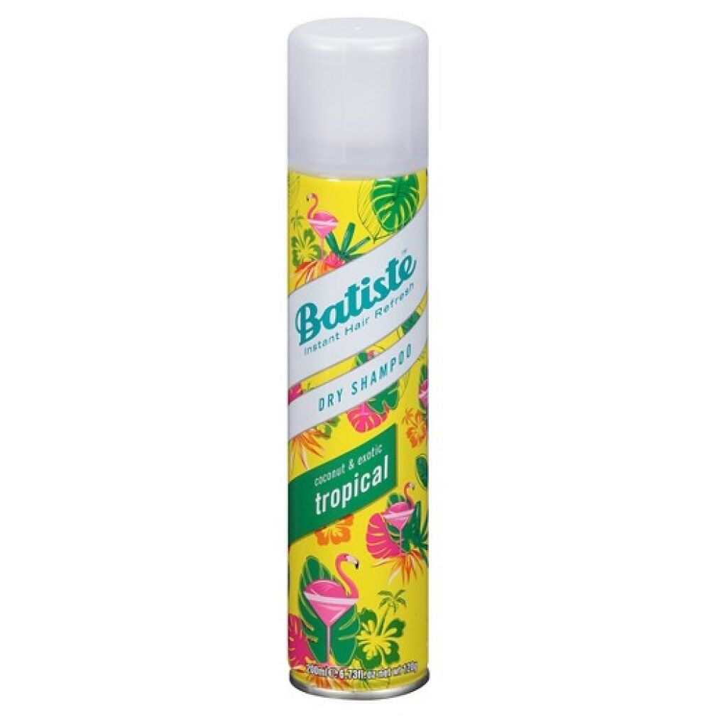 Bomboletta spray gialla con tappo bianco. Scritta "Batiste Dry Shampoo Tropical". Decorazioni con fenicotteri e foglie.