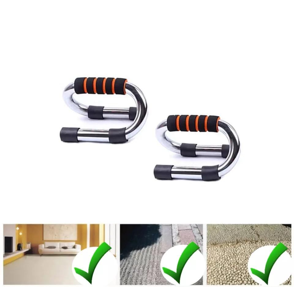 Due maniglie per flessioni. Struttura in metallo con estremità nere e impugnature arancione-nere. A forma di U. Sfondo con segni di spunta verdi.