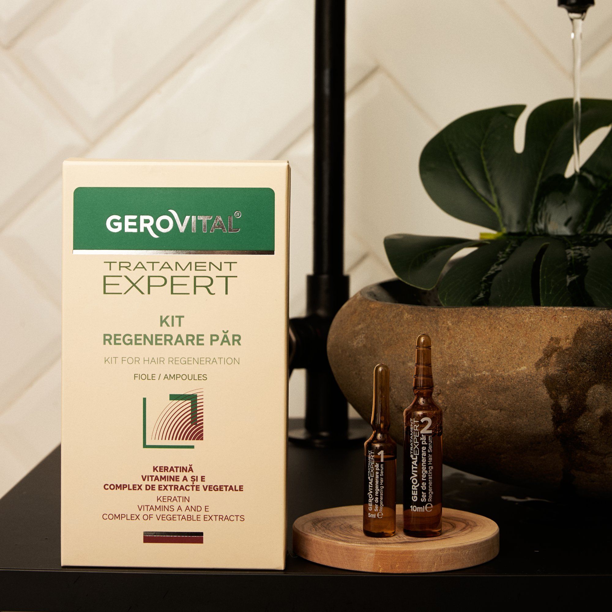 Kit Gerovital Expert con due fiale. Confezione con dettagli verdi. Sfondo: pianta e acqua.