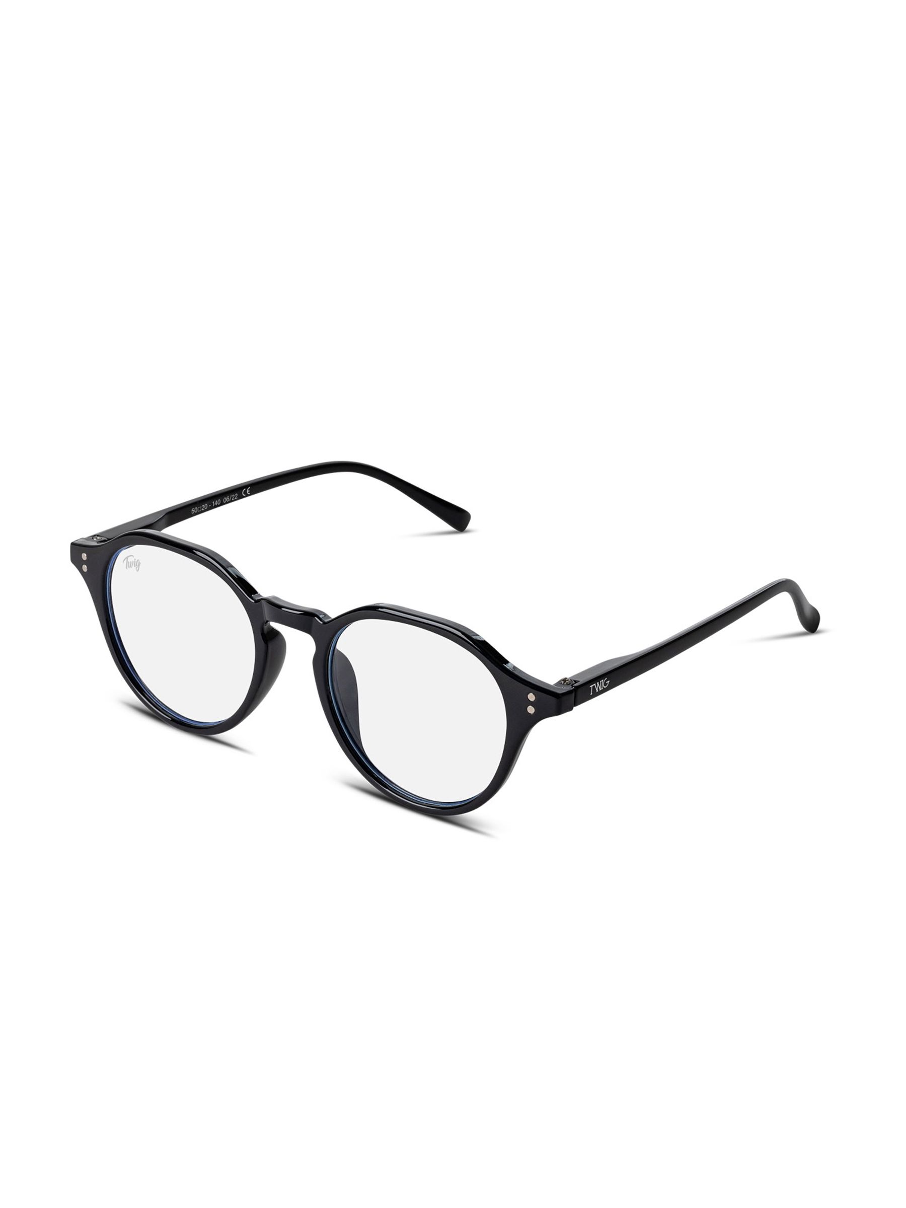 Occhiali neri con lenti rotonde. Aste con logo. Modello unisex. Vista prospettica.