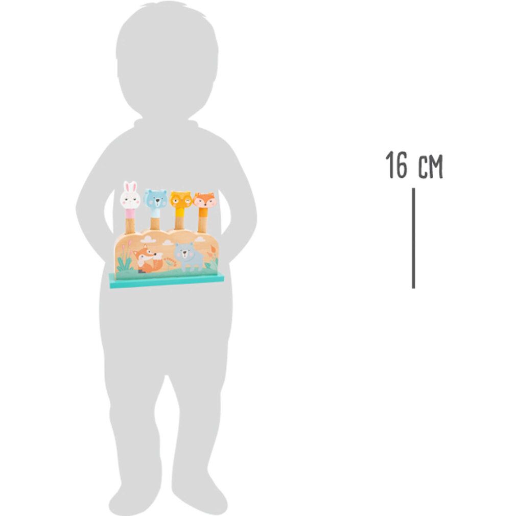 Bambino tiene giocattolo in legno con animali. 16 cm di altezza. Coniglio, orso, gufo e volpe su base in legno.