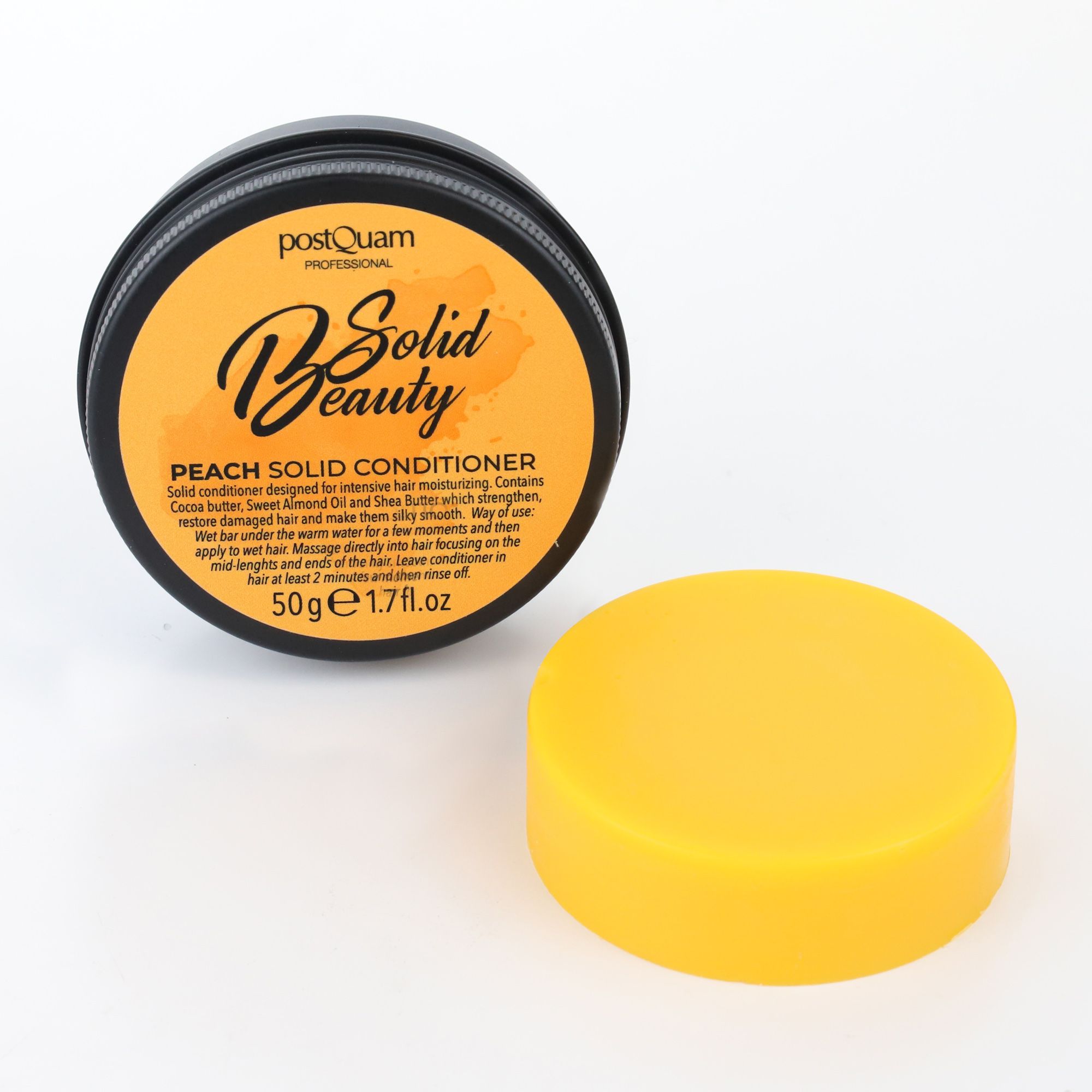 Barattolo aperto con balsamo solido giallo. Coperchio accanto. Scritta "Solid Beauty" e informazioni sul prodotto. Bordo nero.