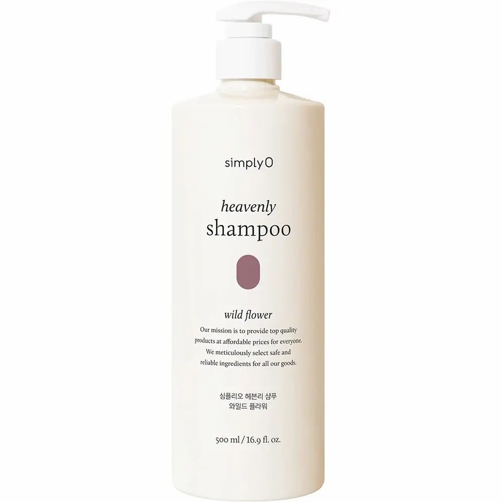 Flacone di shampoo bianco con dosatore. Scritta: simplyO heavenly shampoo wild flower. Testo coreano. 500 ml/16,9 fl. oz.