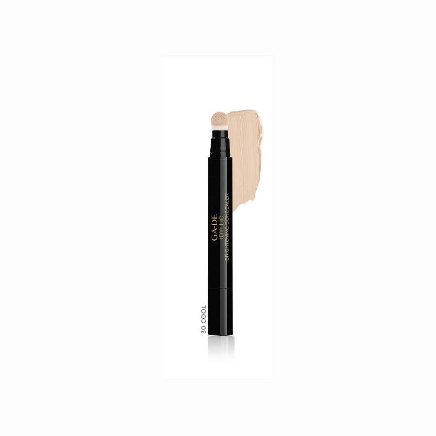 Ga-De Idyllic Brightening Concealer. Penna nera con applicatore chiaro e campione di colore. Nome e logo del prodotto.