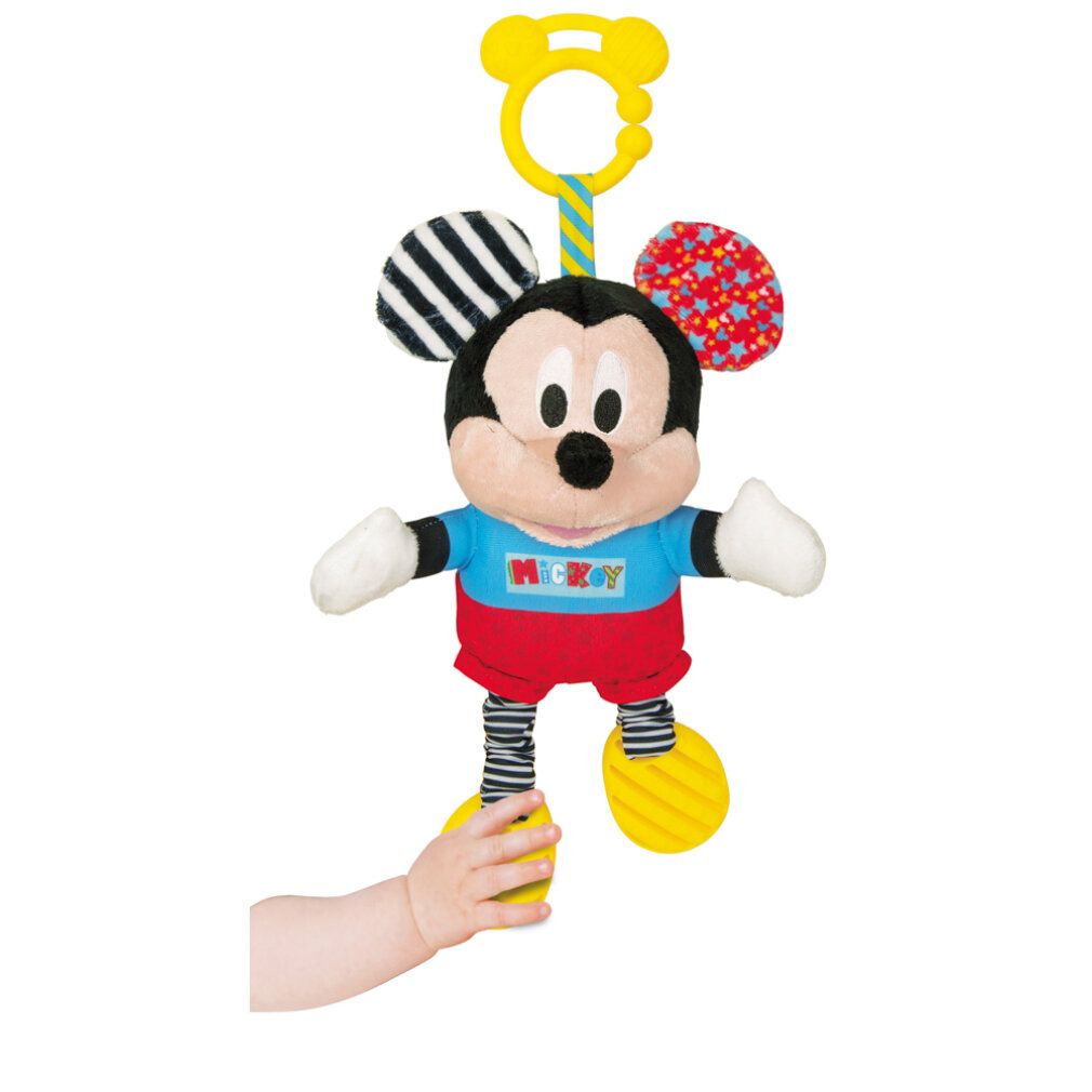 Peluche di Topolino con gancio giallo. Elementi neri, bianchi e rossi. Abbigliamento blu con scritta Mickey. Mano che tocca il giocattolo.
