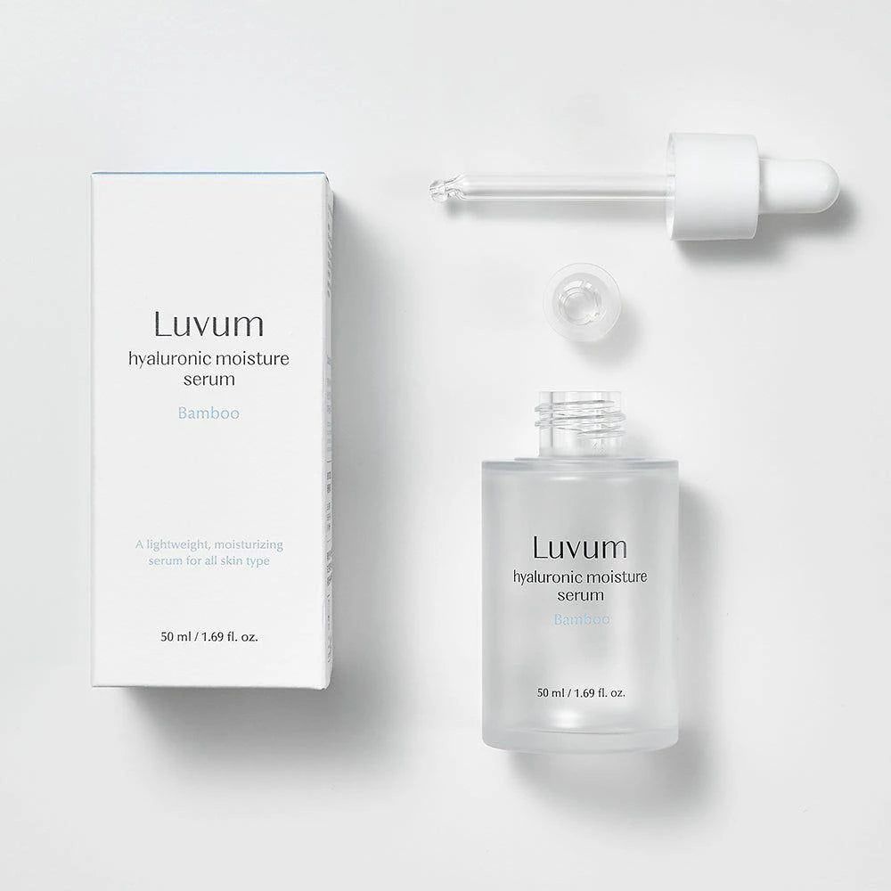 Confezione e flacone con pipetta. Scritta: Luvum, siero idratante all'acido ialuronico, bambù. Flacone vuoto.
