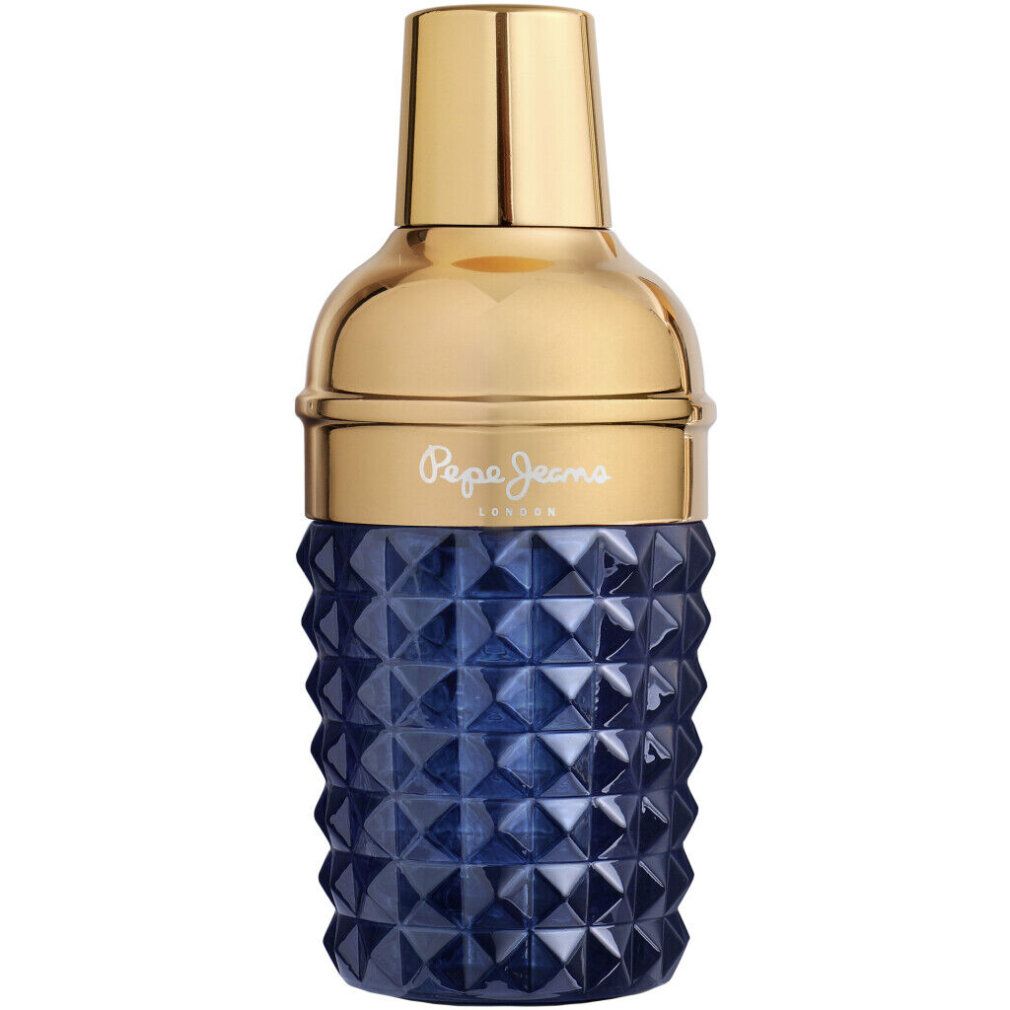 Flacone Pepe Jeans Celebrate For Him Eau de Parfum. Flacone blu scuro sfaccettato con tappo dorato.