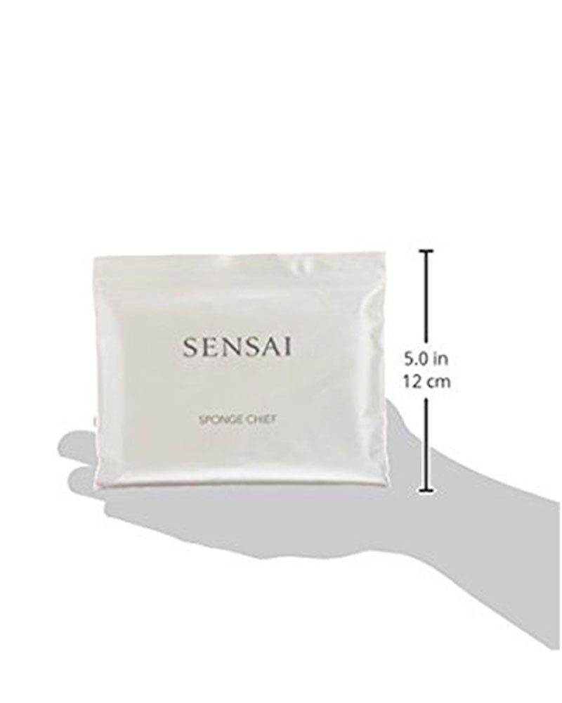 Confezione con logo Sensai e 'Sponge Chief'. Mano che tiene la confezione, indicazione dimensioni.