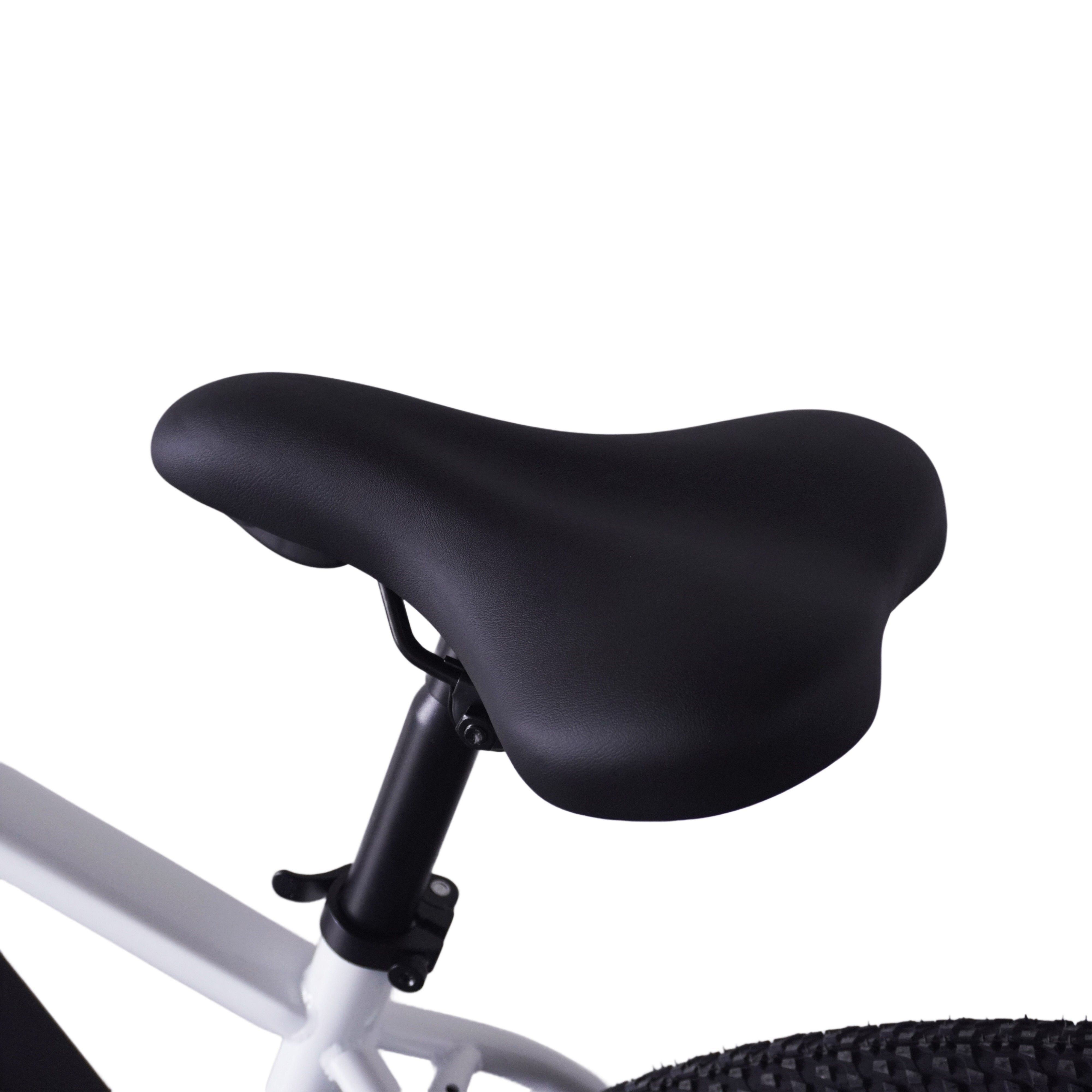 Sella per bicicletta nera su telaio bianco. Sella imbottita e di forma ergonomica.