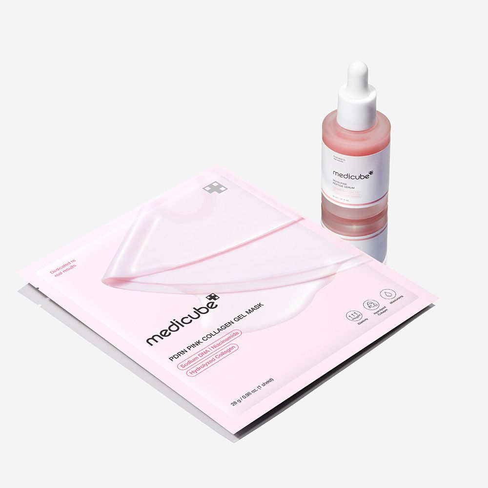 Una confezione di maschera in gel al collagene rosa per pori e una bottiglia contagocce di siero rosa di Medicube.