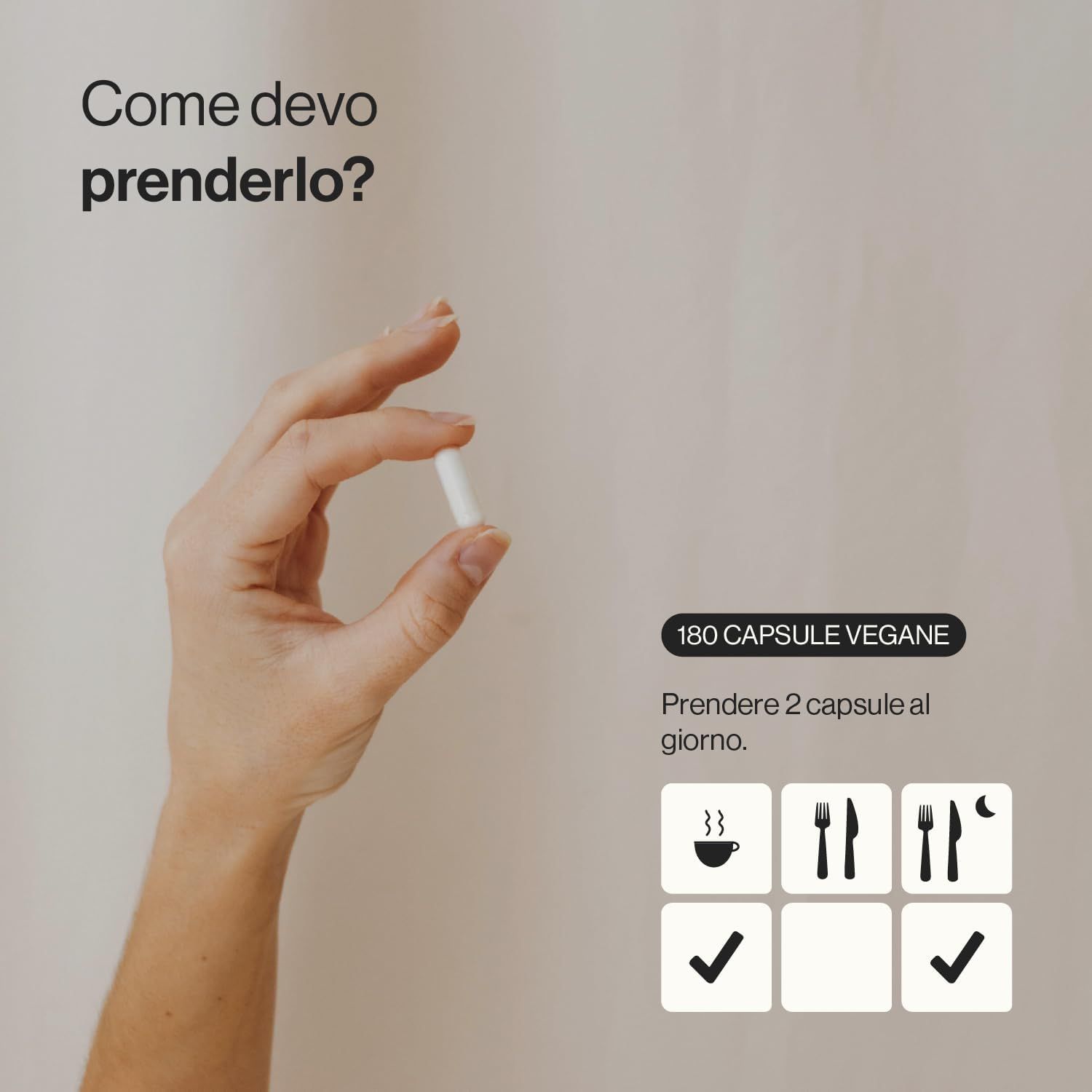 Mano che tiene una capsula bianca. Testo: 180 capsule vegane. Assumere 2 capsule al giorno. Simboli dei pasti.