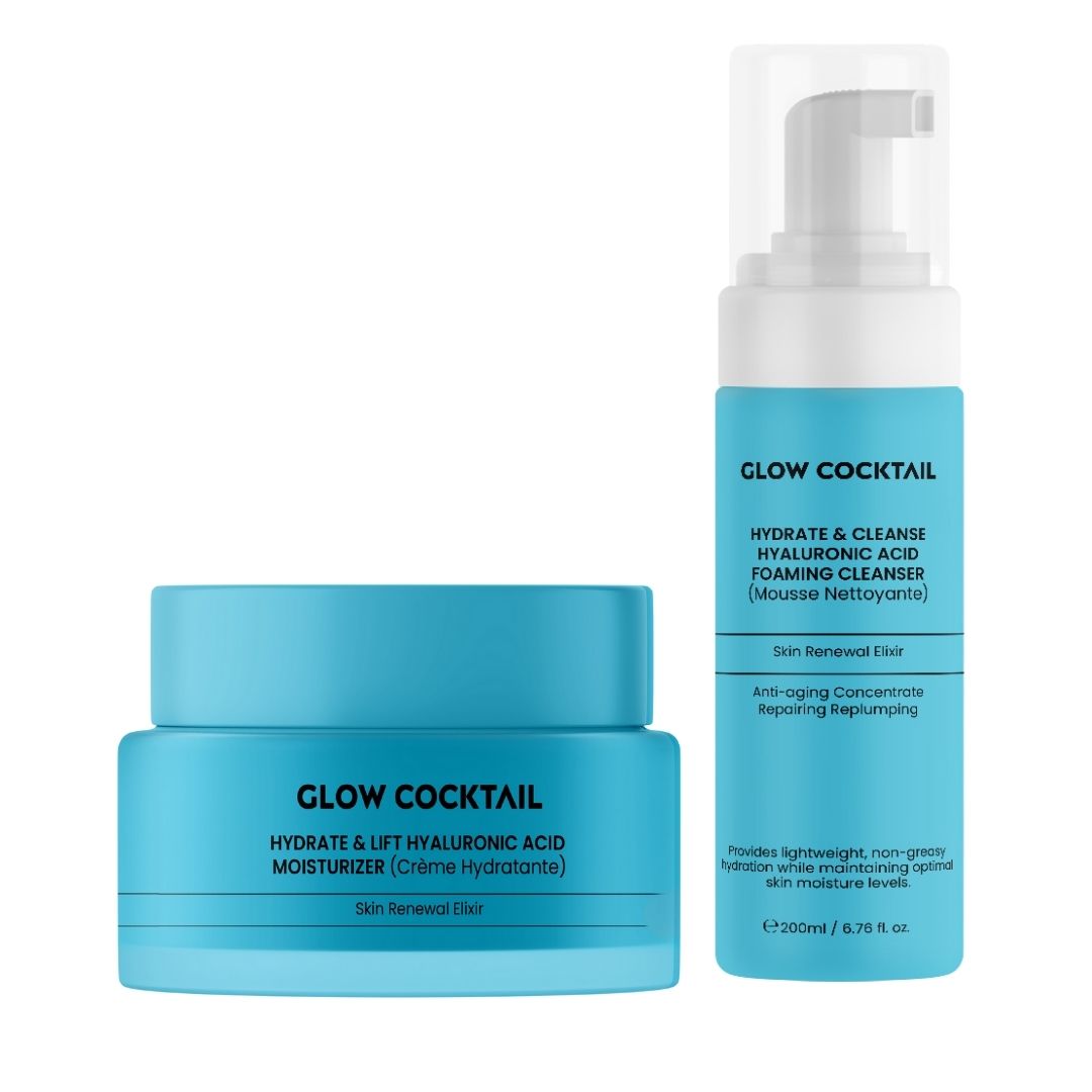 Due contenitori cosmetici blu. A sinistra: vasetto di crema con scritta Glow Cocktail. A destra: flacone con pompa, scritta Glow Cocktail.