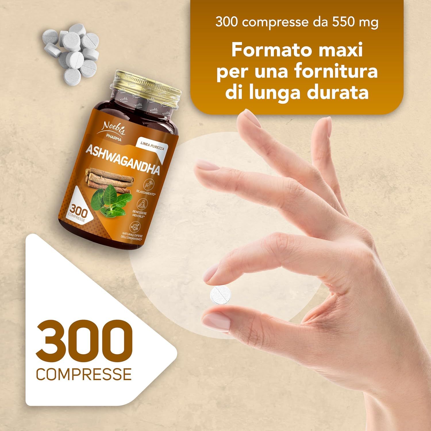Flacone Noebis Pharma Ashwagandha, 300 compresse. Mano tiene una compressa. 300 compresse per lunga durata.