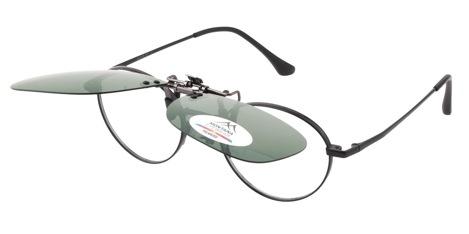 Occhiali da sole con clip-on. Montatura nera, lenti verdi. Logo Montana Eyewear.