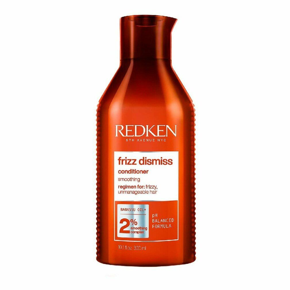 Flacone rosso Redken Frizz Dismiss Conditioner. Etichetta bianca con nome e informazioni. 2% Smoothing Complex.