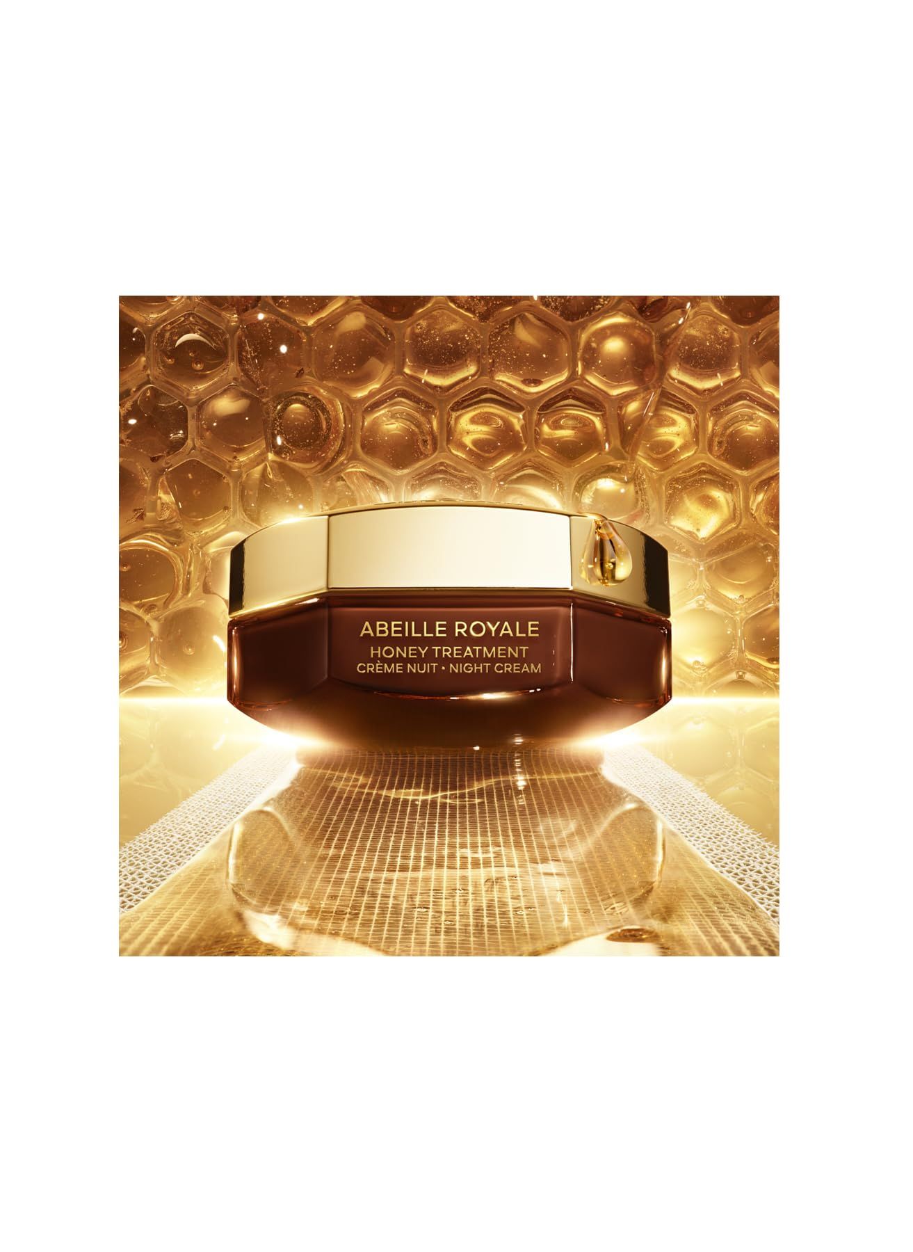 Vaso di crema esagonale marrone con coperchio dorato su sfondo a nido d'ape. Scritta: ABEILLE ROYALE.