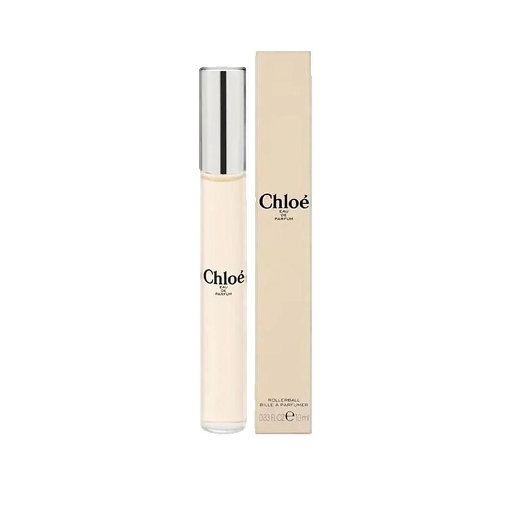 Roll-on di profumo con tappo argentato e confezione rettangolare. "Chloé" è scritto sul flacone e sulla confezione.