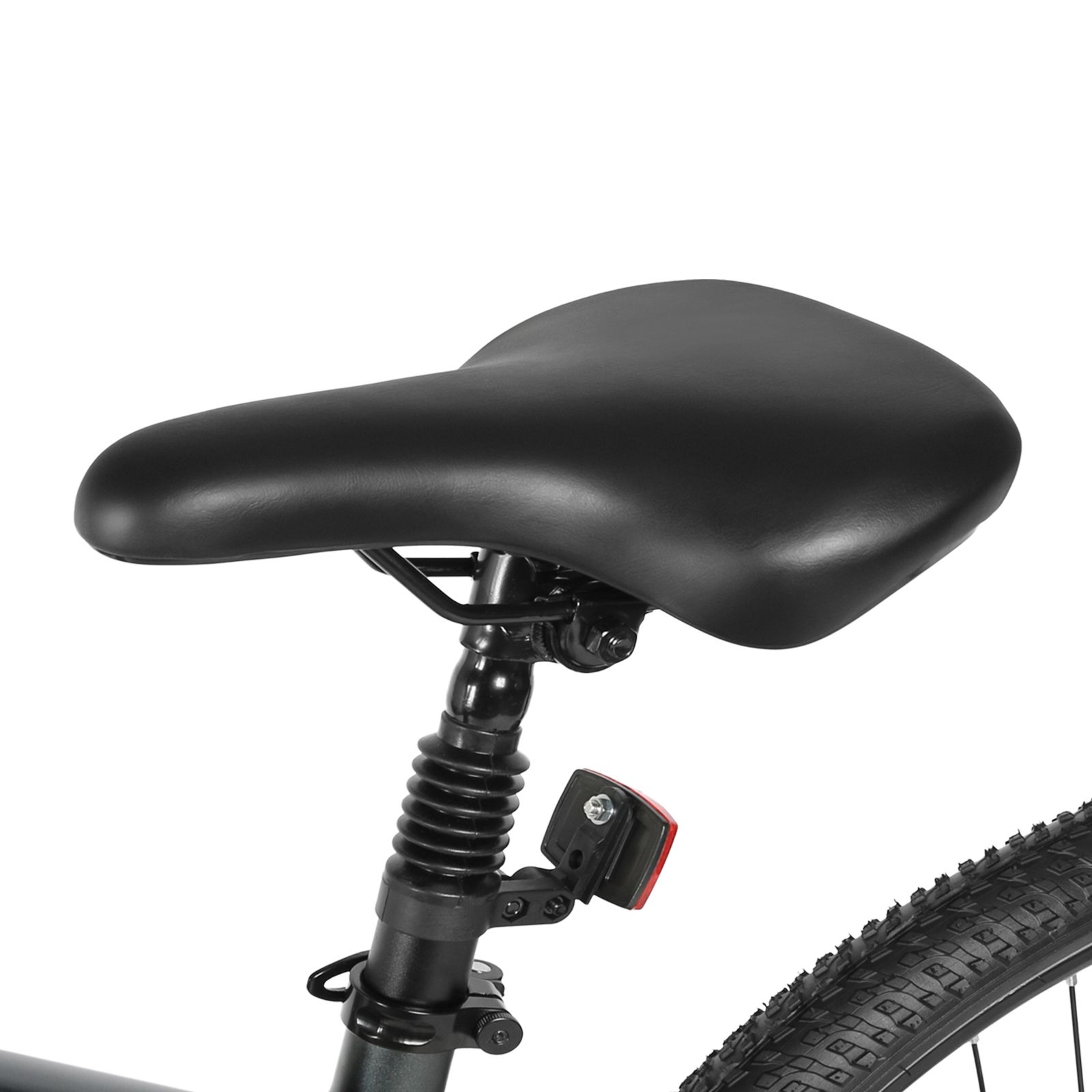 Sella bici nera. Fanale posteriore sul reggisella. Pneumatici neri. Vista parziale.