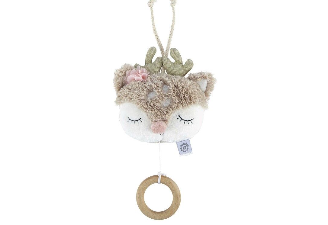 Carillon a forma di cervo. Testa di cervo in peluche con occhi chiusi, fiore rosa, corna verdi e anello di legno. Sospensione con cordino.
