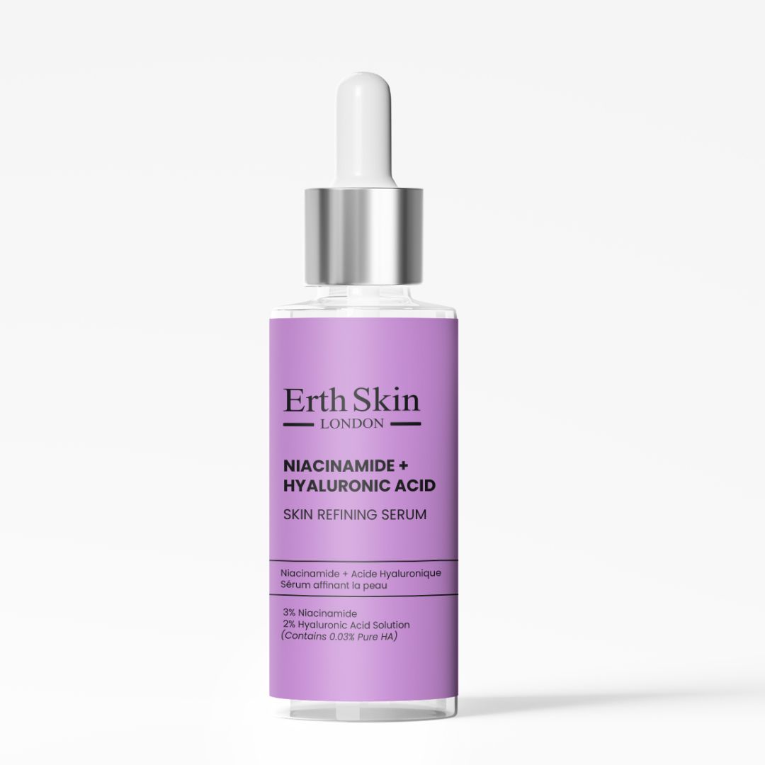 Flacone di siero con pipetta. Scritta: Niacinamide + Acido Ialuronico. Etichetta viola. Contiene il 3% di Niacinamide.