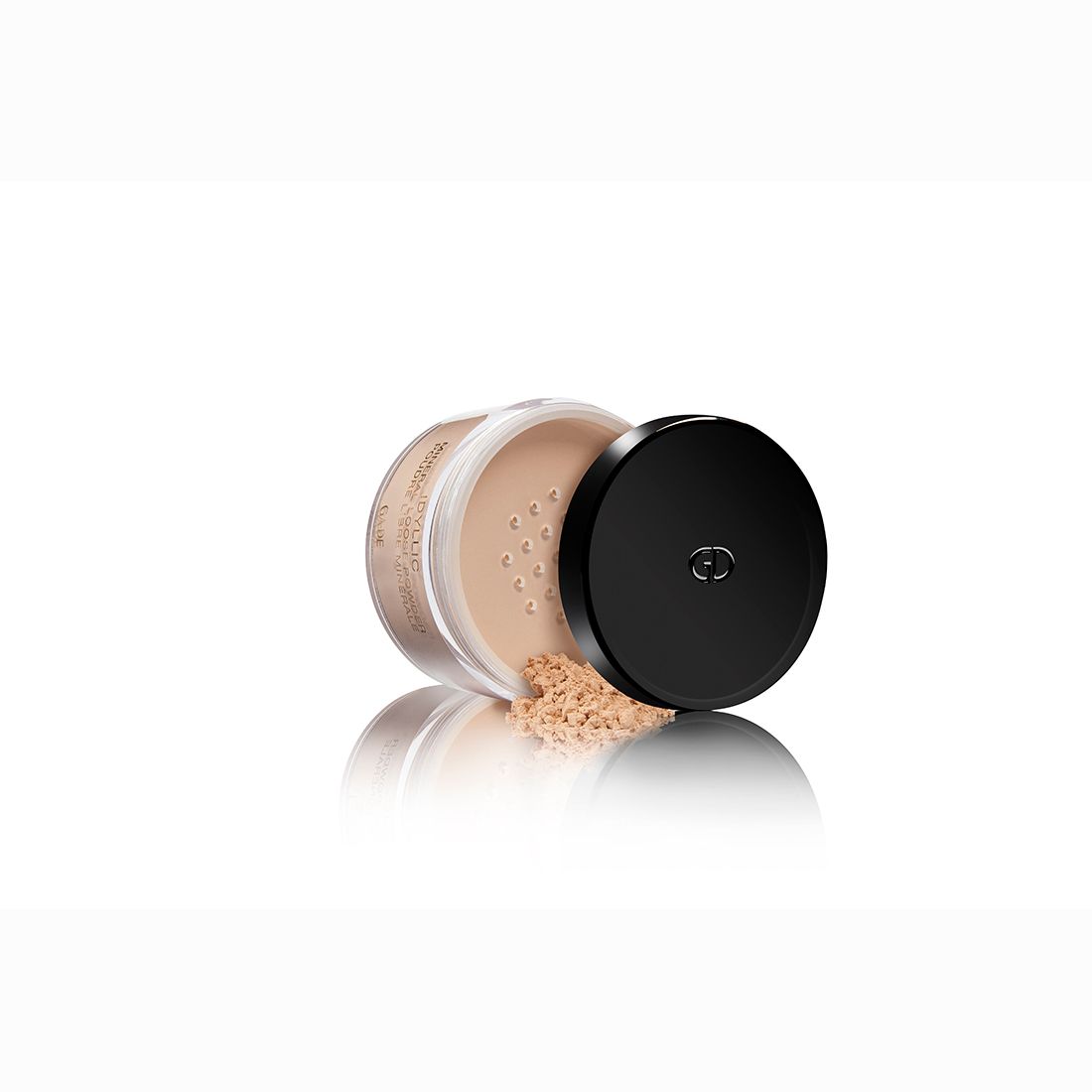 Contenitore di polvere aperto con coperchio nero. Polvere accanto. Marchio non visibile.