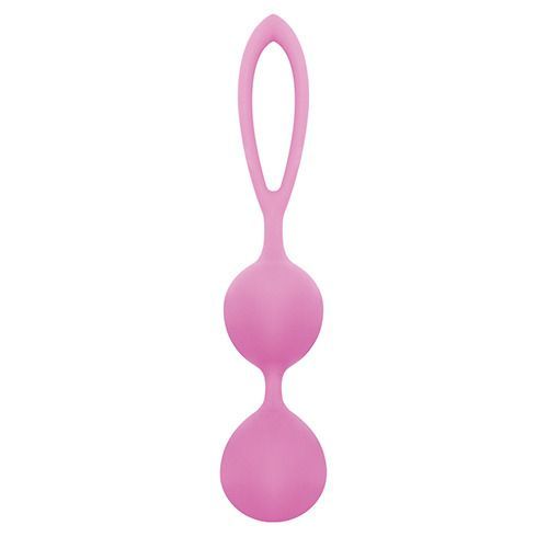 Sfera rosa collegata con anello. Su sfondo bianco.