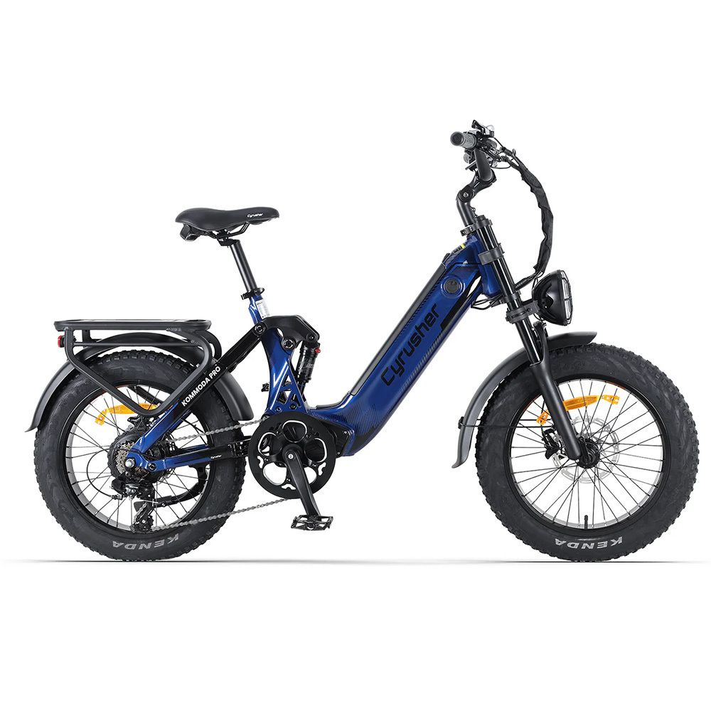 E-bike blu con pneumatici neri e portapacchi. Marchio CYRUSHER, modello Kommoda Pro.