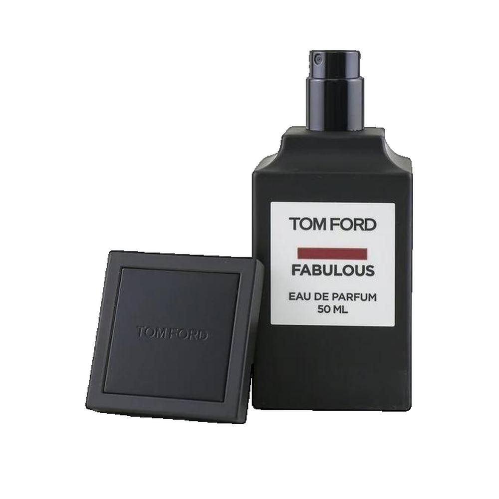 Flacone nero con tappo. Etichetta bianca con Tom Ford, Fabulous e 50 ml. Vaporizzatore nero. Tappo con logo Tom Ford.