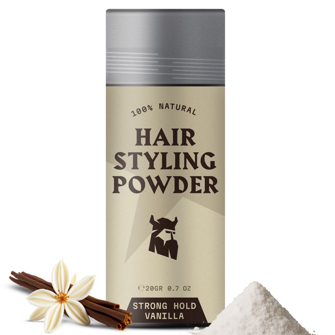 Uomo con capelli mossi; tenuta forte per lo styling quotidiano.