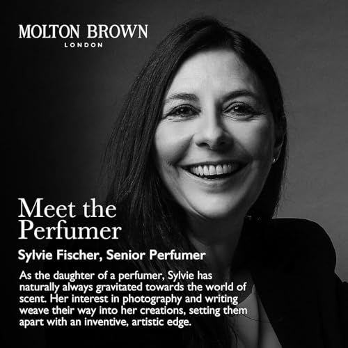 Ritratto in bianco e nero di Sylvie Fischer. Testo: Meet the Perfumer. Informazioni sul suo lavoro e background.