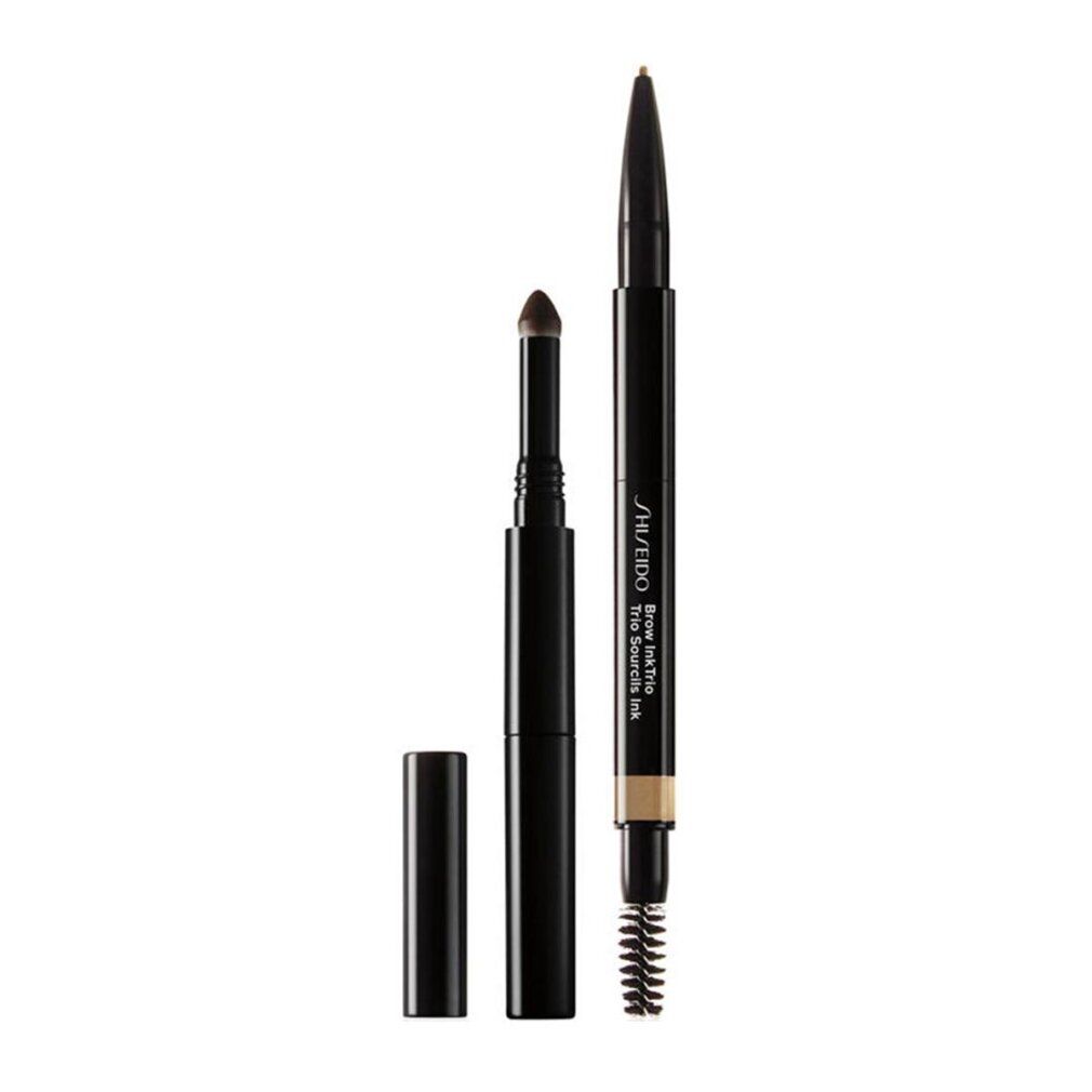 Matita per sopracciglia nera con spazzola e applicatore. Scritta: SHISEIDO. Prodotto: Brow Ink Trio.