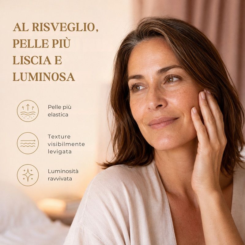 Donna con pelle liscia e luminosa che si tocca la guancia. Icone mostrano elasticità, texture e luminosità migliorate.
