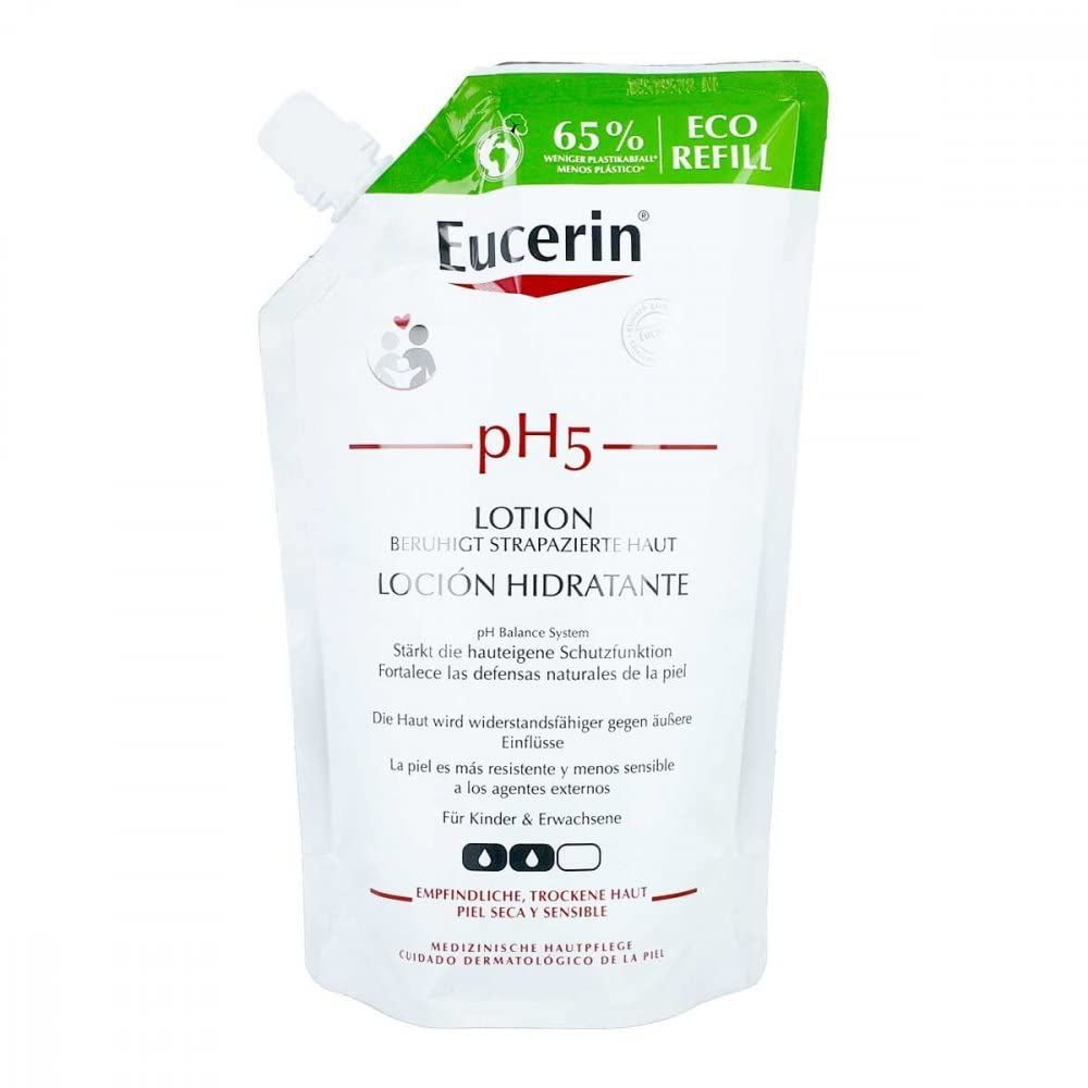 Ricarica di lozione Eucerin pH5 per pelli sensibili. Confezione bianca con accento verde, promettendo il 65% in meno di rifiuti di plastica. Contiene la lozione pH5 che rafforza la funzione protettiva naturale della pelle. Adatto a bambini e adulti.