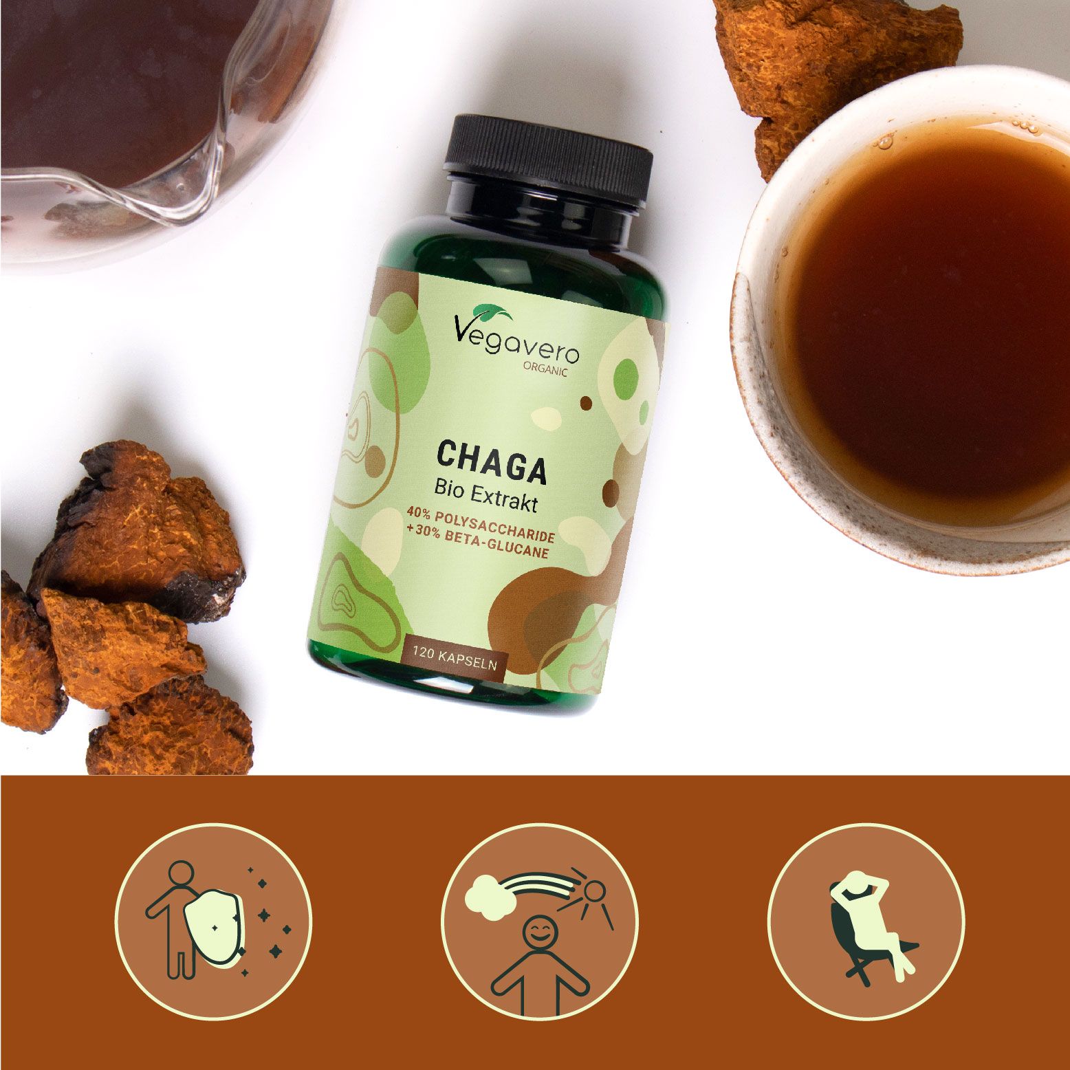 Flacone verde con Chaga Bio Extrakt, accanto pezzi di Chaga e una tazza di tè. Scritta: 120 capsule.