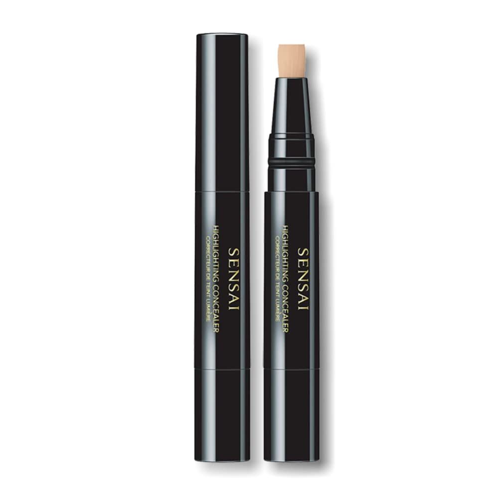 Penna nera con punta chiara. Scritta: SENSAI, HIGHLIGHTING CONCEALER. Aperto, accanto il cappuccio.