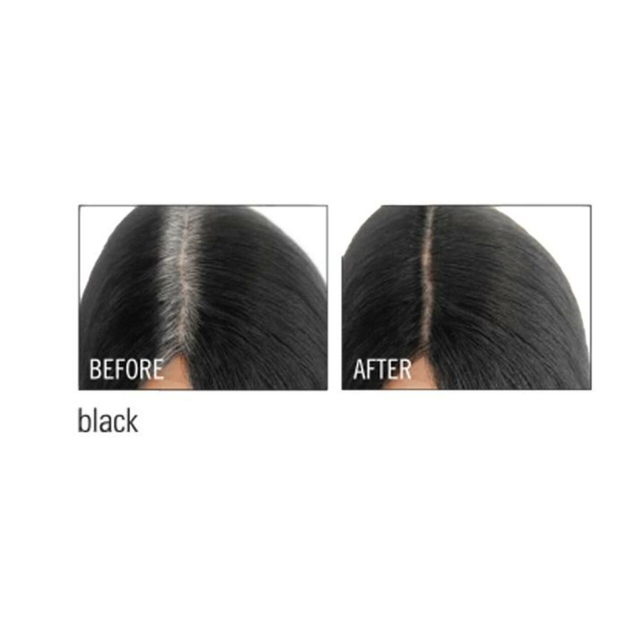 Confronto prima e dopo di Color Wow Root Cover Up nero. Mostra le radici grigie prima e dopo l'applicazione.