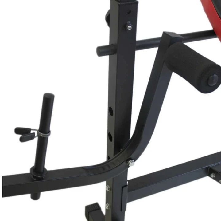 Vista dettagliata della struttura della panca fitness. Include supporti e sostegni metallici.