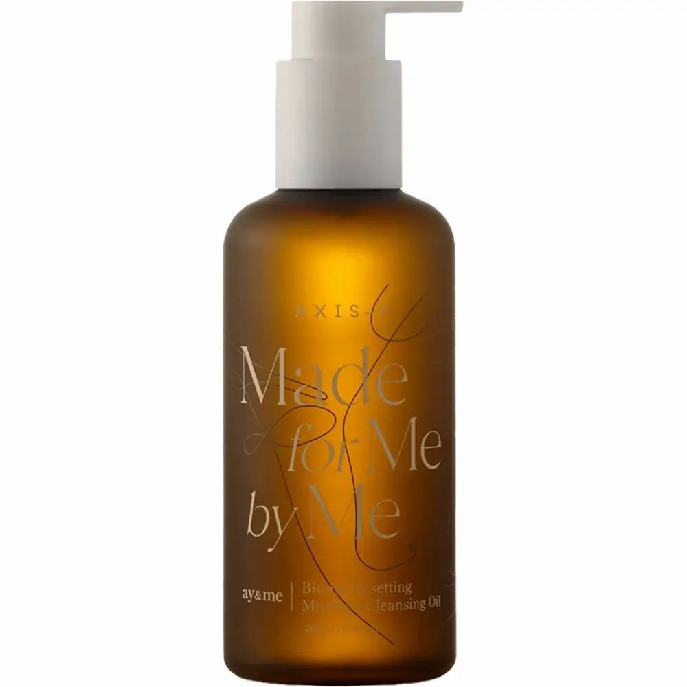 Flacone marrone con erogatore bianco. Scritta: AXIS-Y, Made for Me by Me, Biome Resetting Moringa Cleansing Oil.