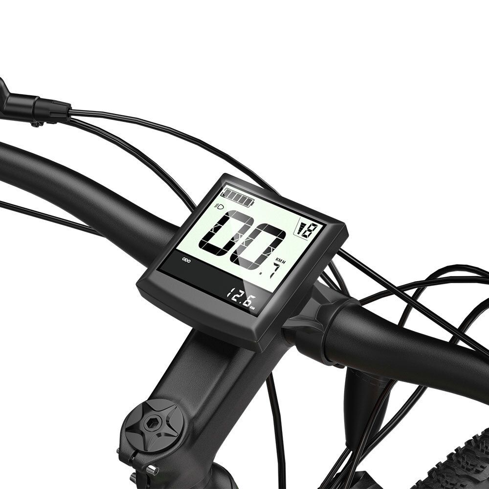 Primo piano del manubrio della bici con display digitale. Mostra velocità e stato della batteria.