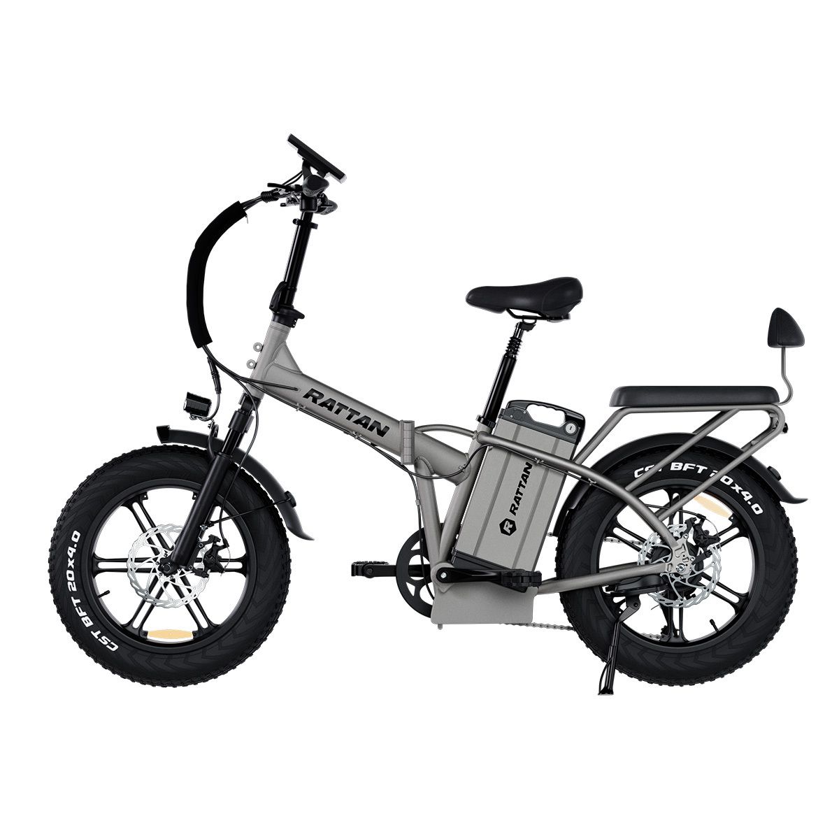E-bike pieghevole grigia. Pneumatici, sella e manubrio neri. Batteria con logo RATTAN. Portapacchi.